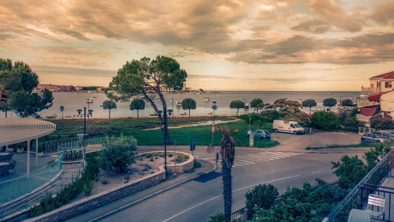 Villa Umag Seafront מראה חיצוני תמונה